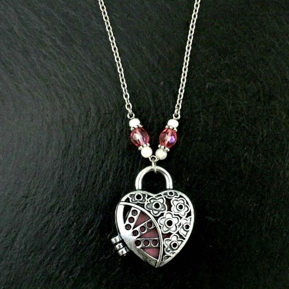 PINK LOCKET DIFFUSER NECKLACE - Picture 1 of 1